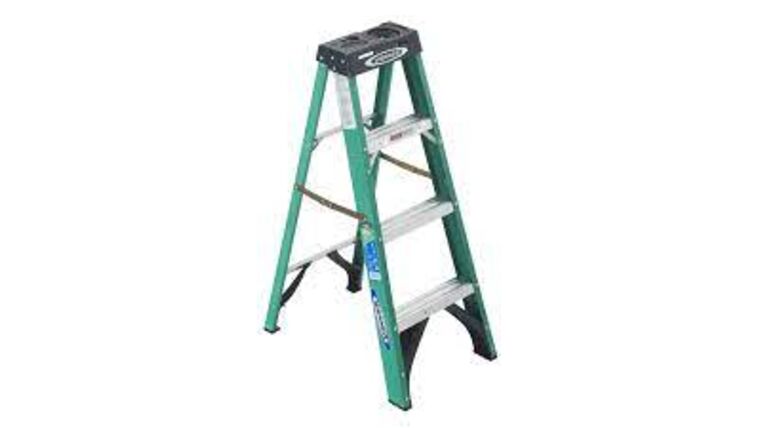Ladder Fiberglass Green – 4′ | Rental Ladder Fiberglass Green – 4′ | Rental