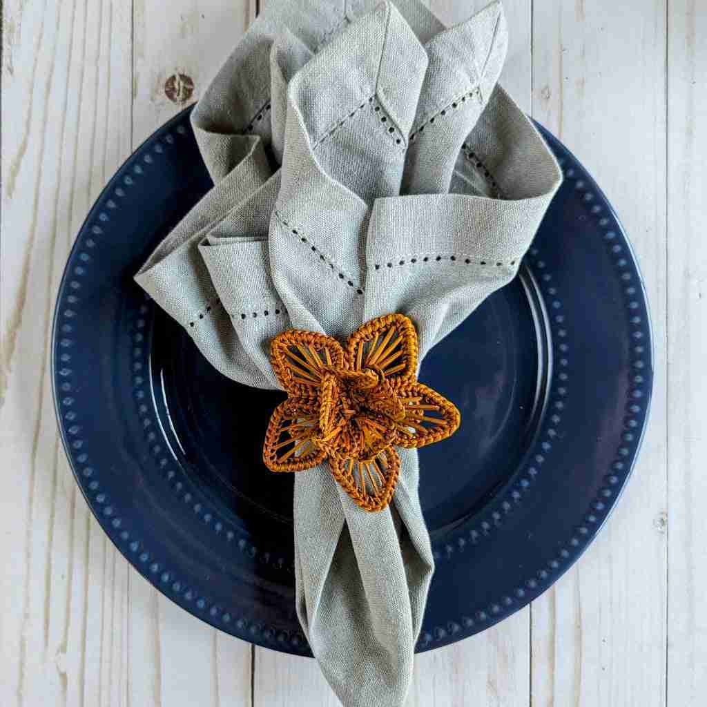 Thanksgiving Star Flower Woven Napkin Ring | Rental Thanksgiving Star Flower Woven Napkin Ring | Rental