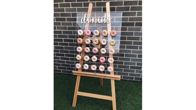 2′ x 4′ Clear Acrylic Donut Wall | Rental