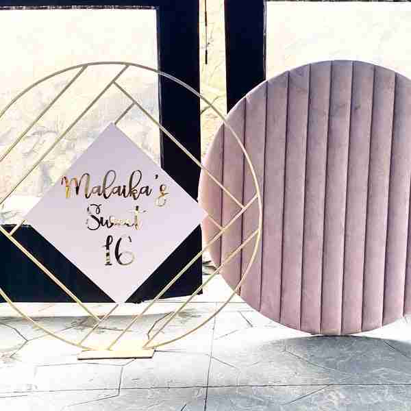 Gold Washington Circle Stand With Custom Signage | Rental Gold Washington Circle Stand With Custom Signage | Rental